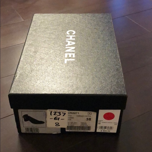 Chanel distresses metallic cap toe pump - Picture 5 of 8